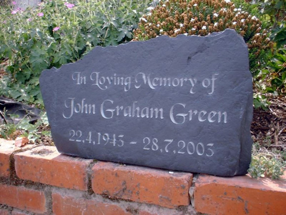 headstone for gardens